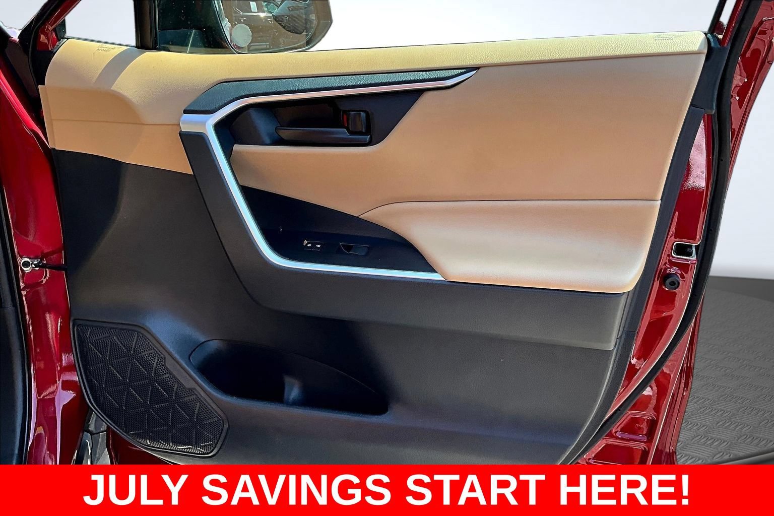 Used 2020 Toyota RAV4 LE FWD image 29