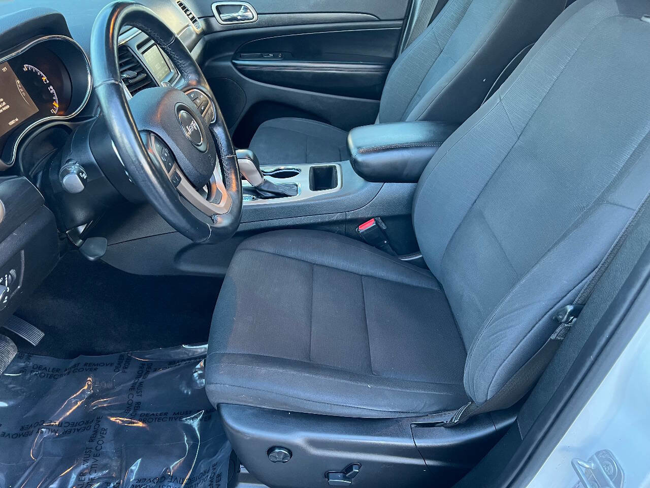 Used 2017 Jeep Grand Cherokee Laredo w/ Quick Order Package 23E AWD/4WD image 18