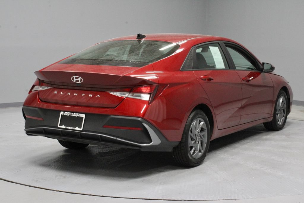 Certified 2024 Hyundai Elantra SEL FWD image 12