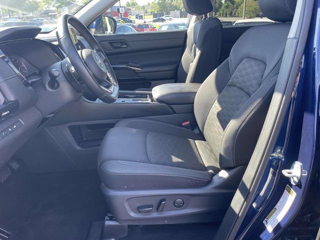 Used 2025 Nissan Pathfinder SV FWD image 25