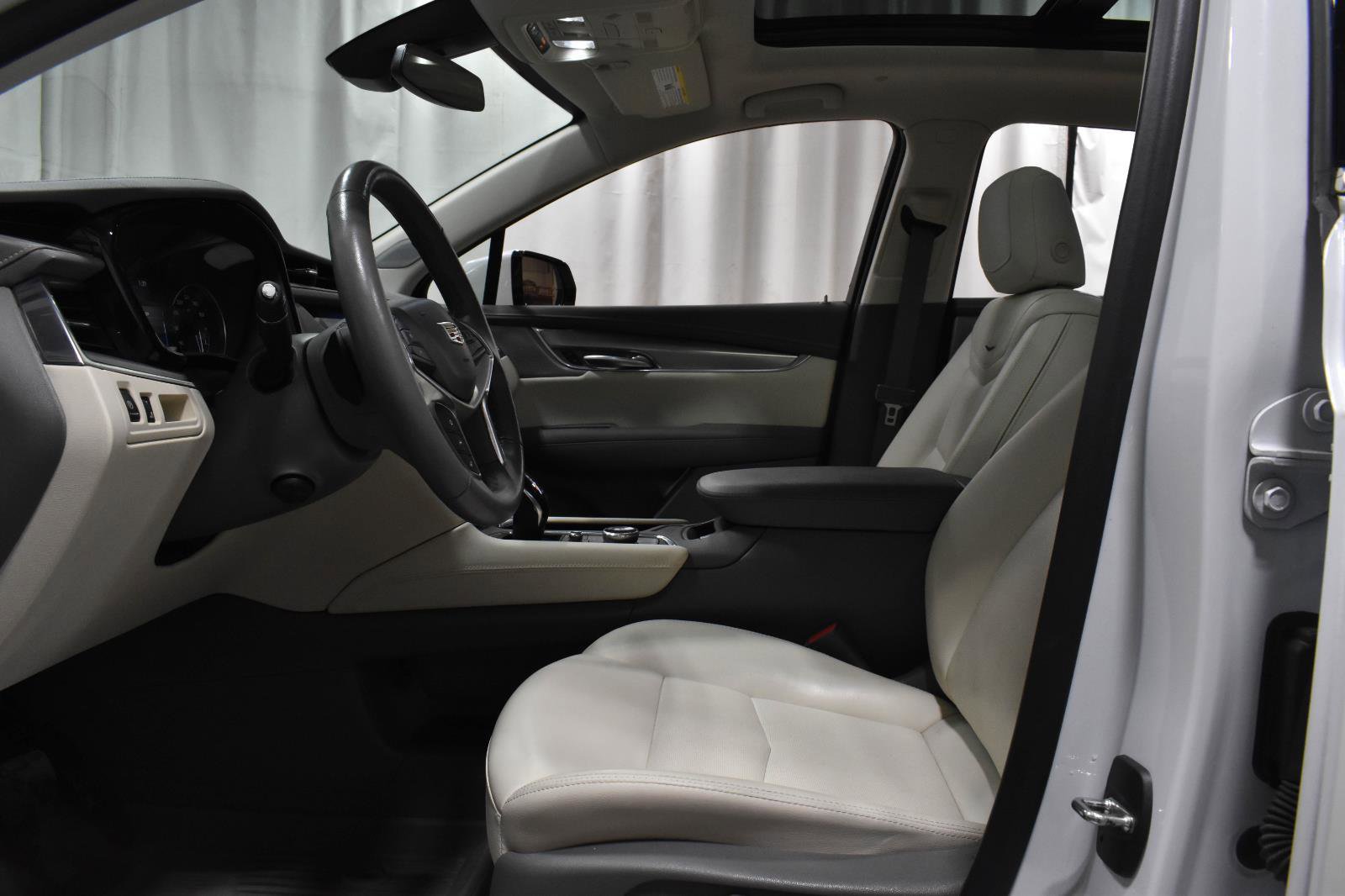 Used 2023 Cadillac XT5 Premium Luxury w/ LPO, Floor Liner Package image 2