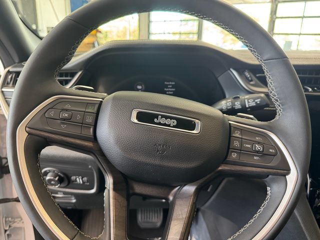 Used 2024 Jeep Grand Cherokee Limited w/ Black Appearance Package AWD/4WD image 23