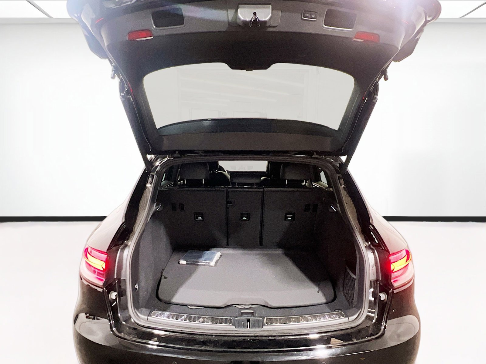 Used 2021 Porsche Macan image 20