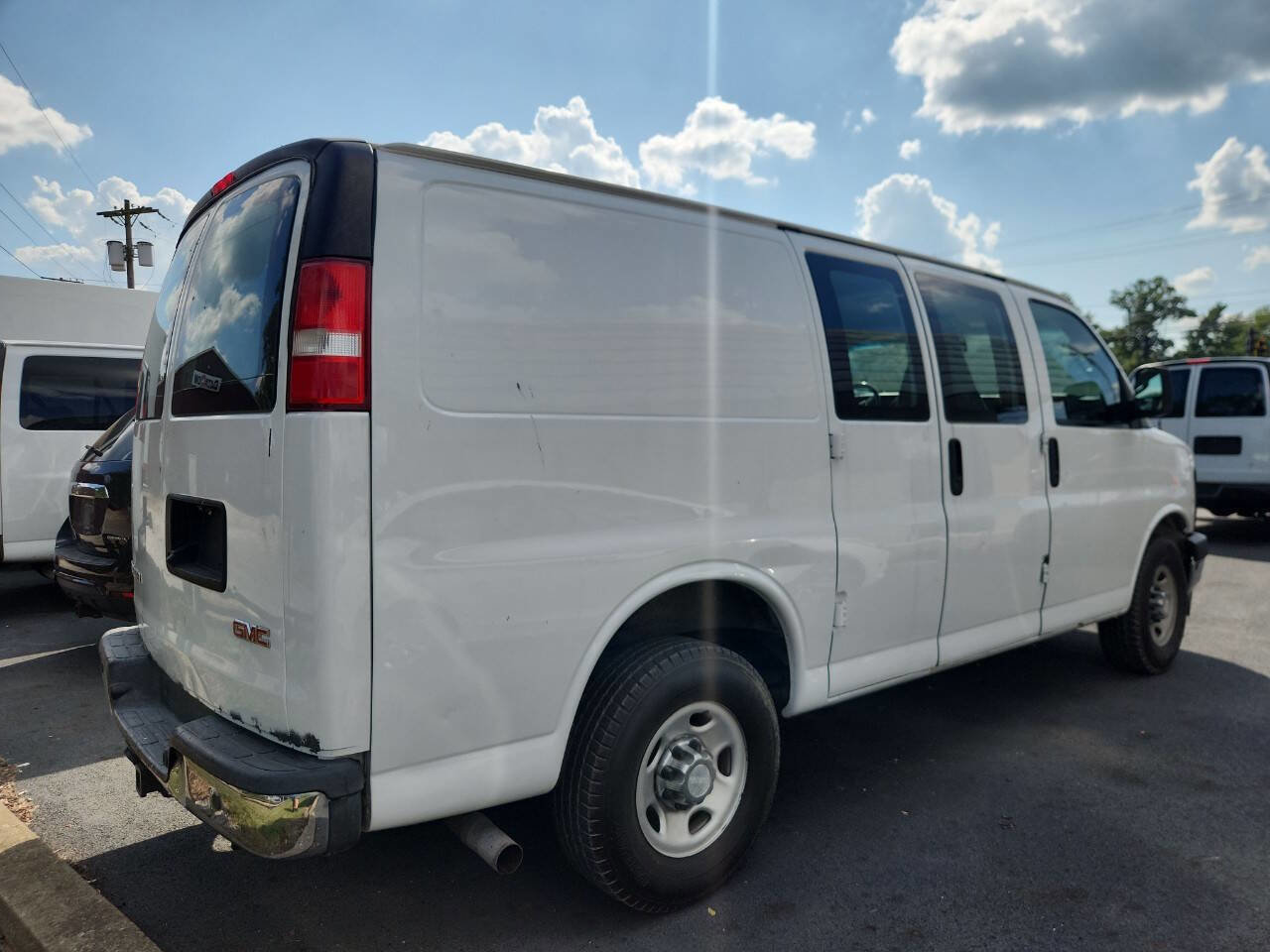 Used 2017 GMC Savana 2500 image 3