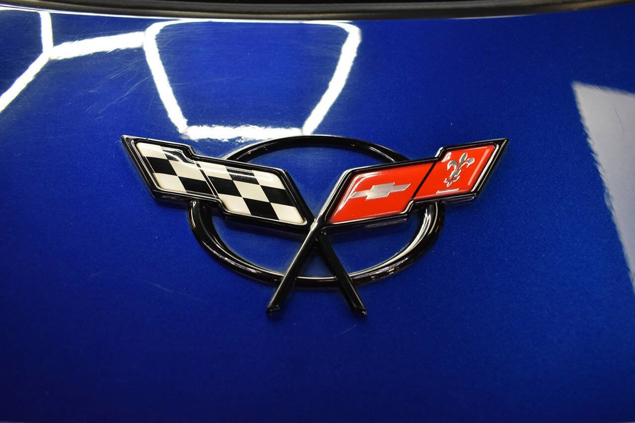 Used 2002 Chevrolet Corvette Coupe w/ Preferred Equipment Group1 RWD image 13