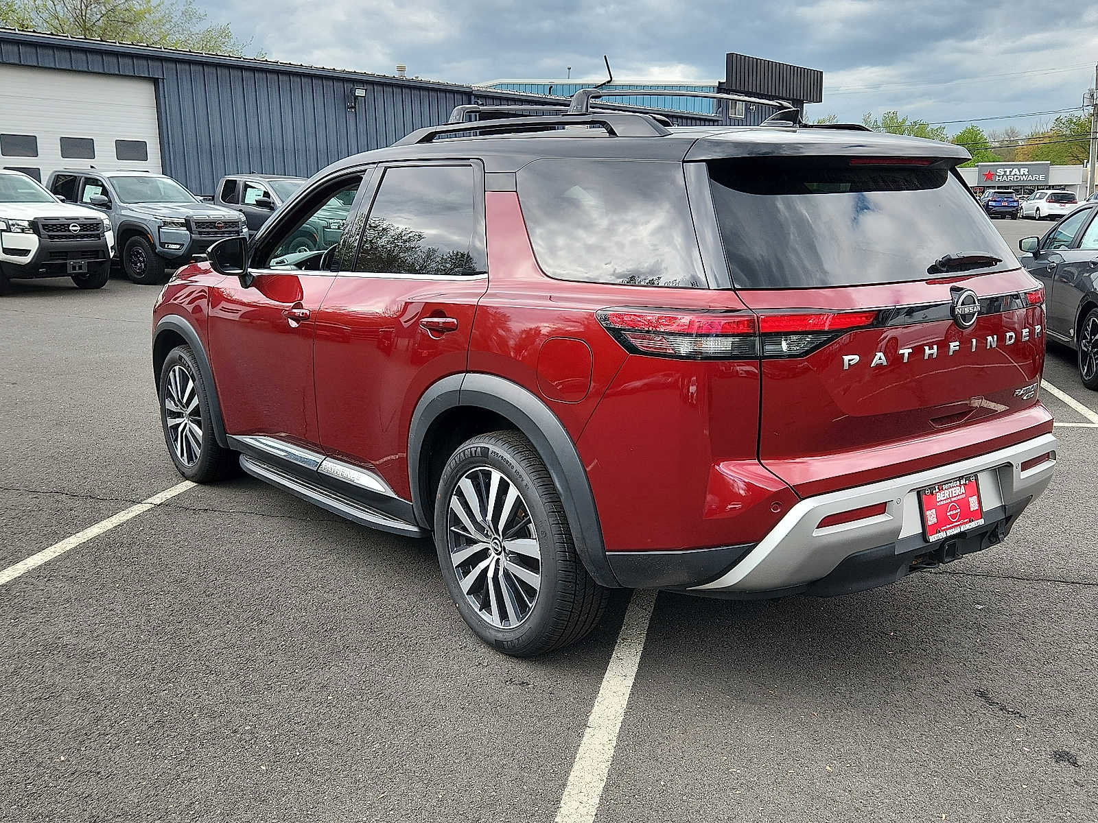 Used 2022 Nissan Pathfinder Platinum w/ Cargo Package AWD/4WD image 6