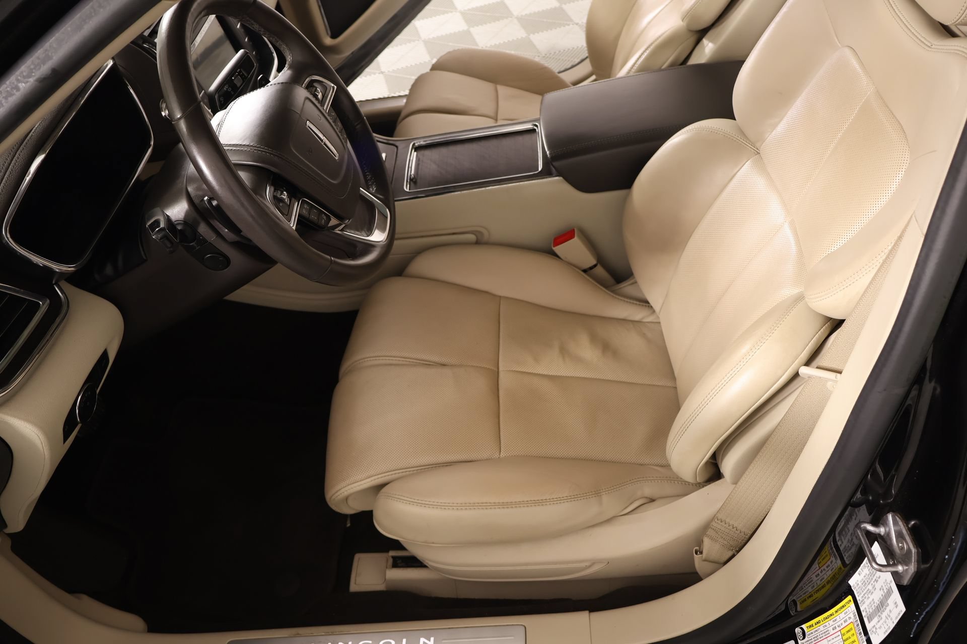 Used 2019 Lincoln Continental Reserve FWD image 11