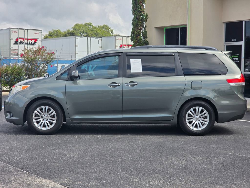 Used 2014 Toyota Sienna Limited image 8