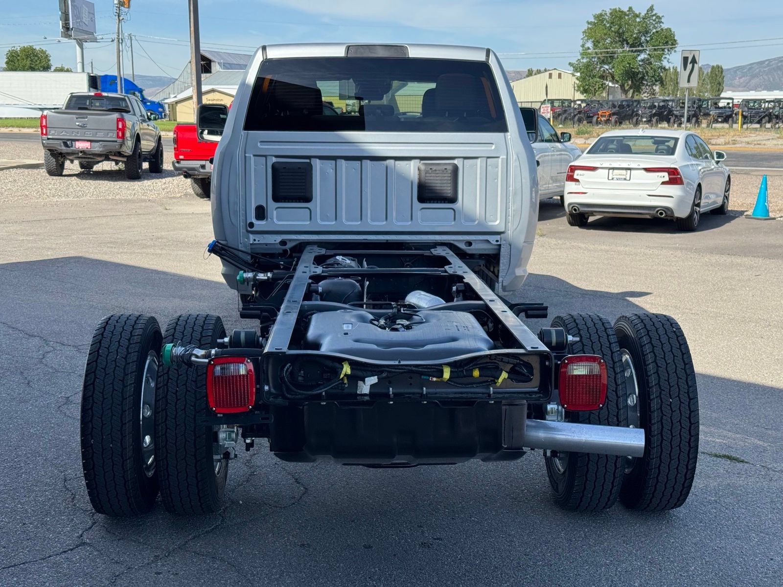 New 2027 RAM 4500 4x4 Crew Cab DRW w/ Laramie Trim Package image 7