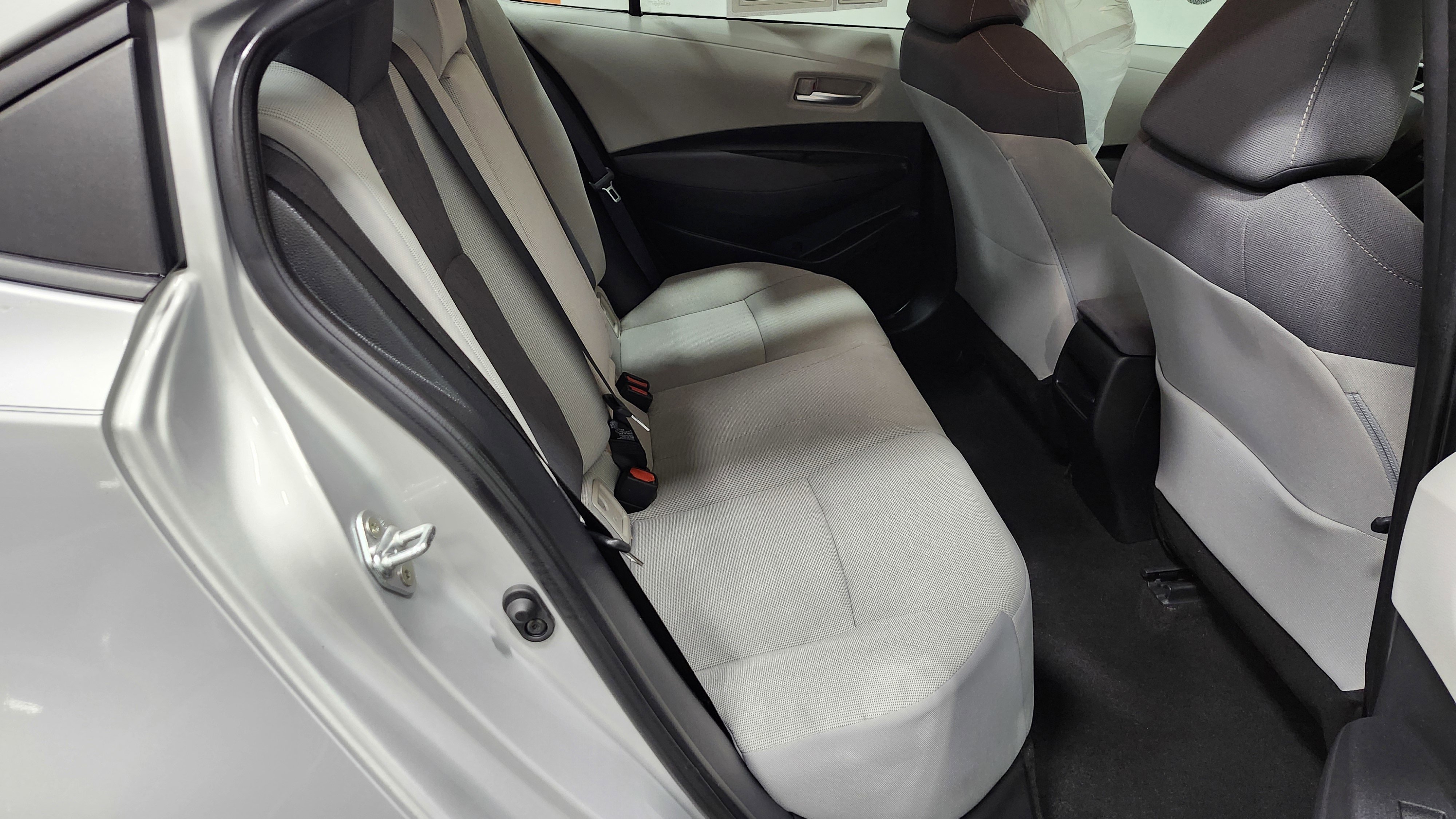 Used 2020 Toyota Corolla LE image 16