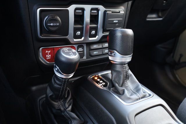 Used 2025 Jeep Wrangler Sport image 19