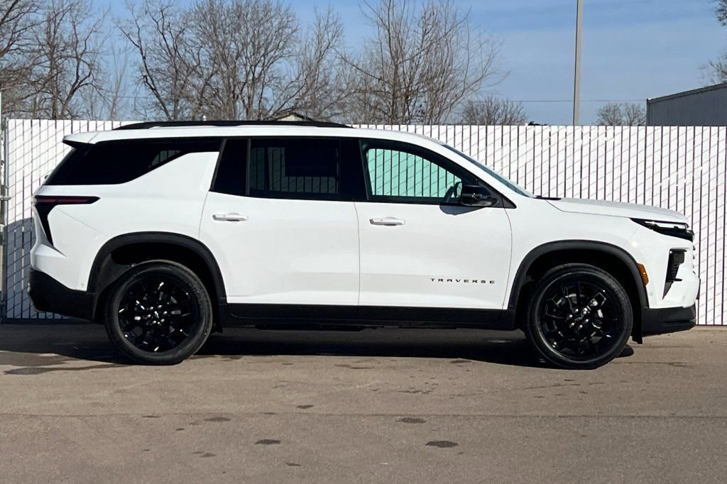 New 2026 Chevrolet Traverse LT w/ Enhanced Driving Package image 3