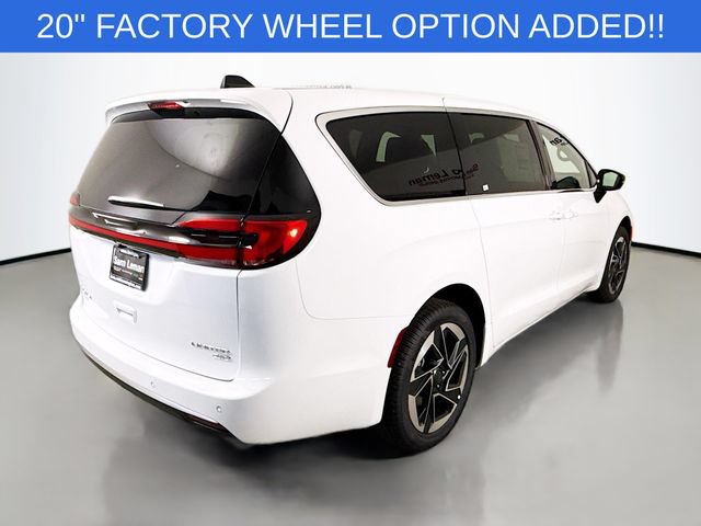 New 2027 Chrysler Pacifica Limited AWD/4WD image 7