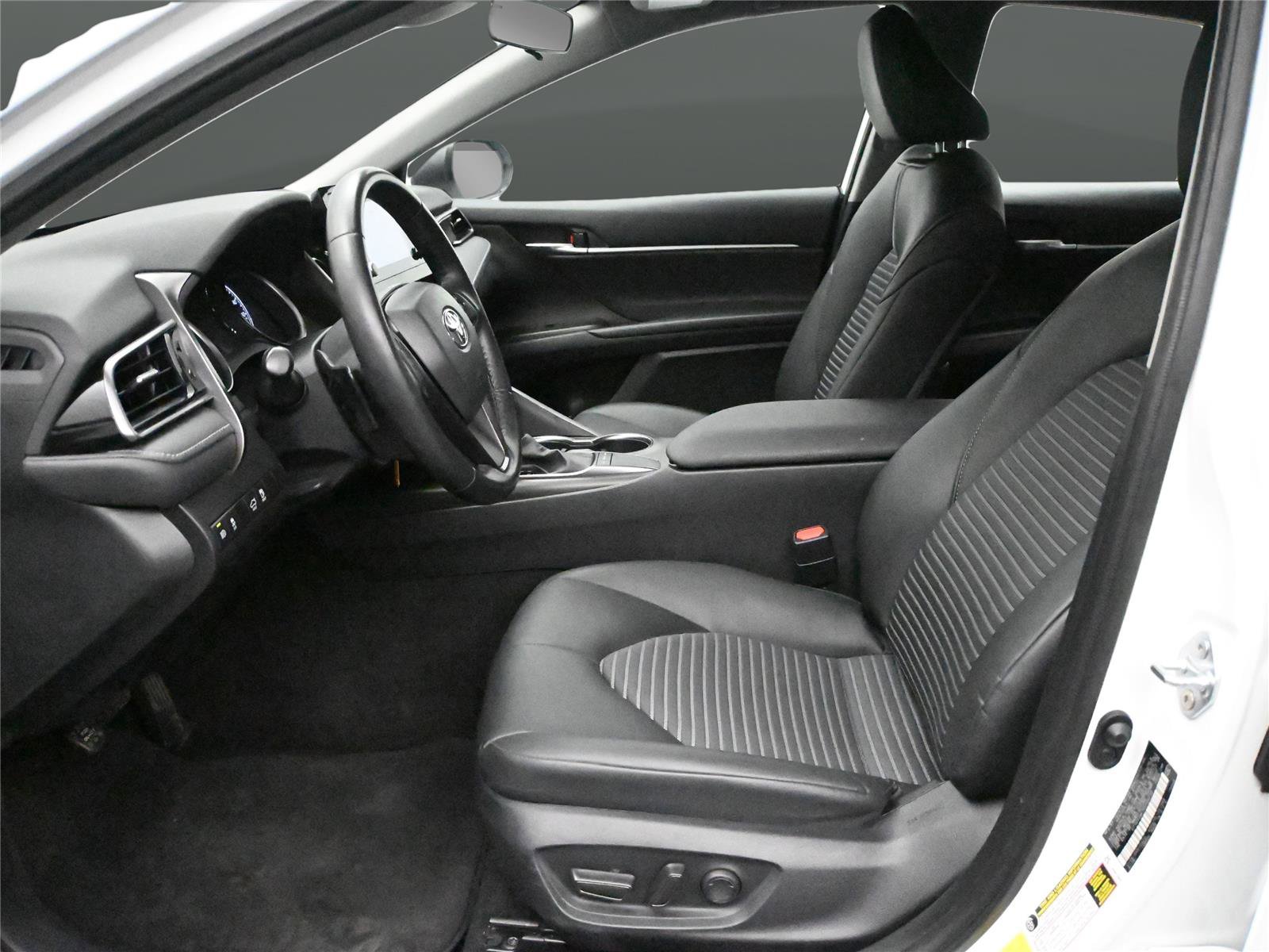 Used 2023 Toyota Camry SE image 7