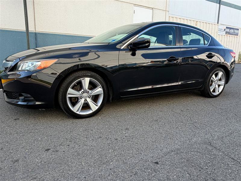 Used 2013 Acura ILX w/ Premium Package FWD image 4