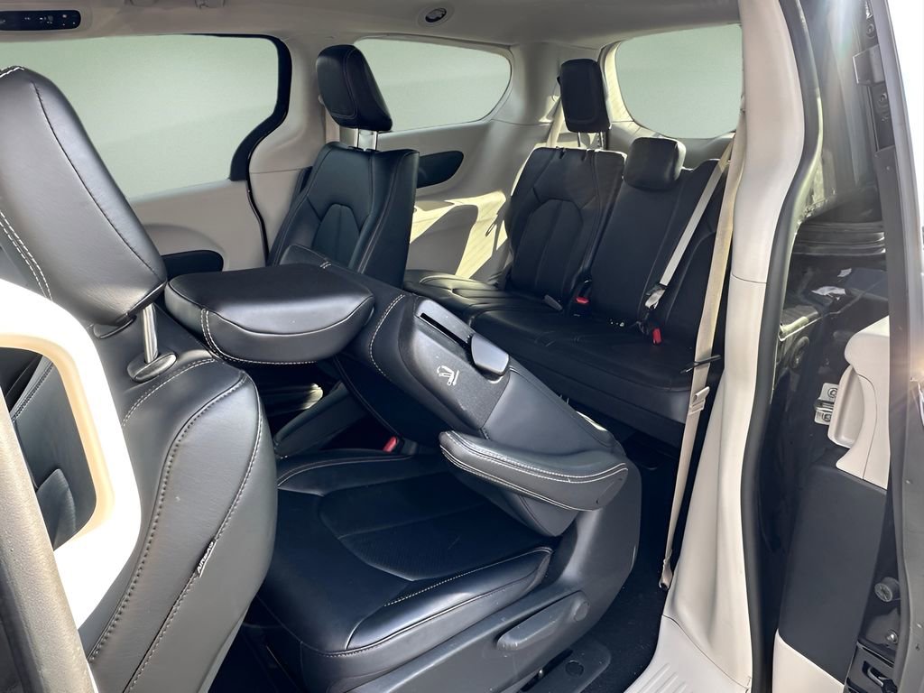 Used 2024 Chrysler Pacifica Select image 22