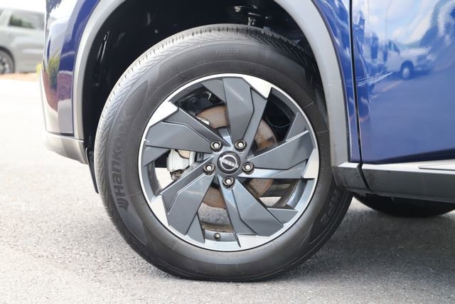 Used 2025 Nissan Rogue SV AWD/4WD image 2