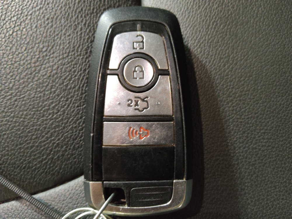 Used 2018 Ford Edge Titanium FWD image 32