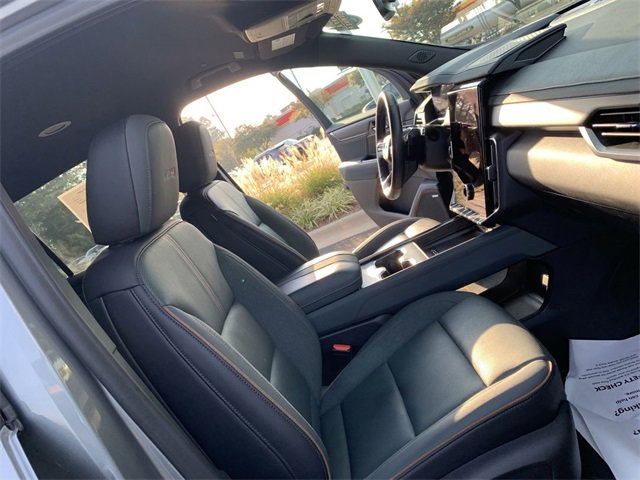 Used 2024 GMC Acadia AT4 w/ Luxury Package image 14