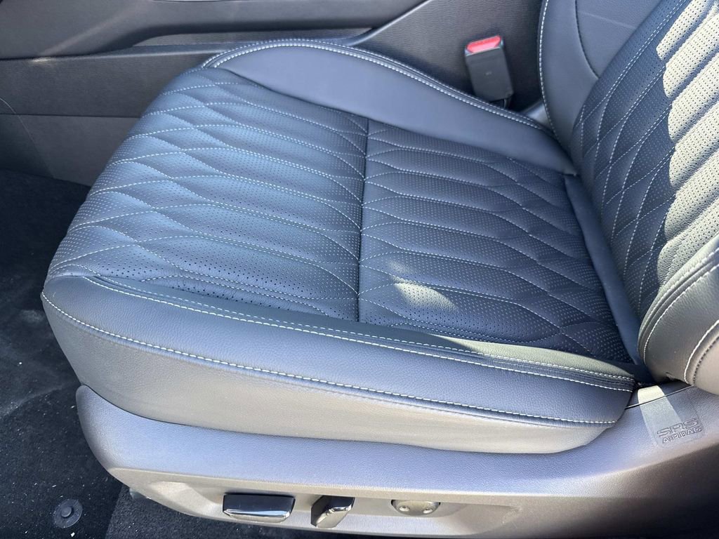 New 2025 Mitsubishi Outlander SEL image 25