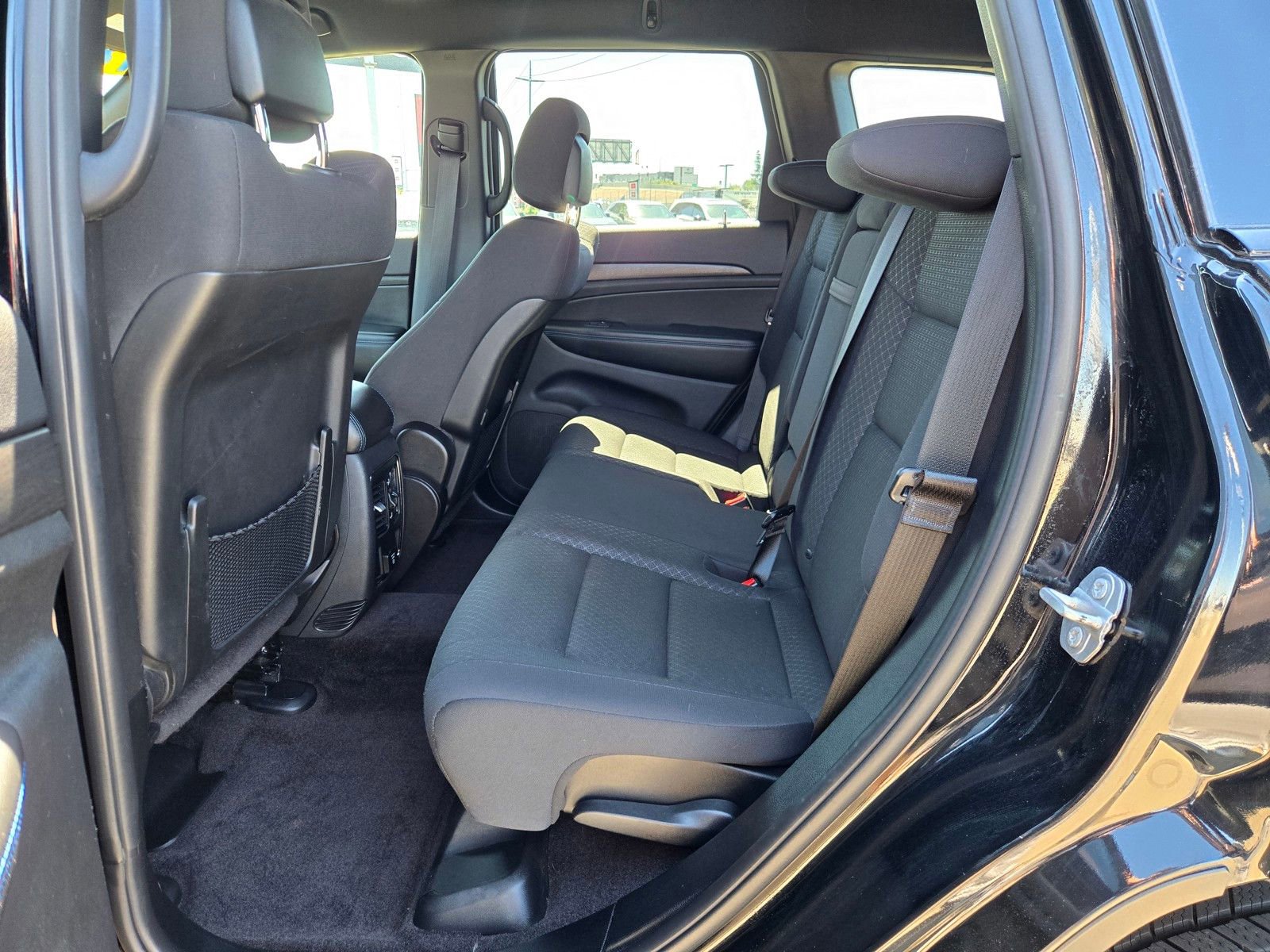 Used 2018 Jeep Grand Cherokee Laredo AWD/4WD image 11