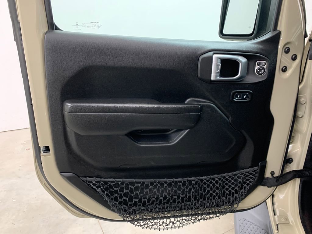 Used 2022 Jeep Gladiator Sport image 17