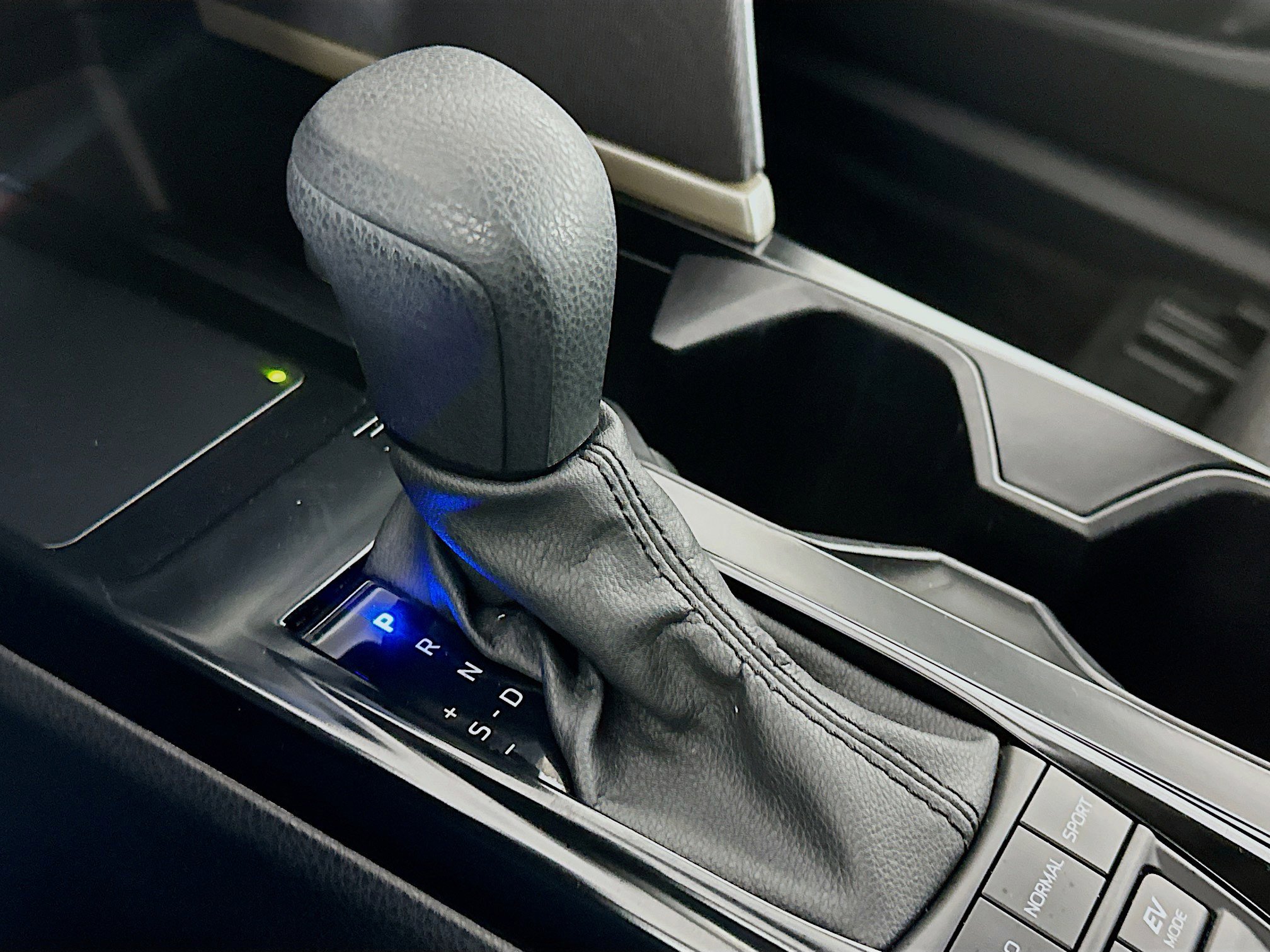 Used 2025 Toyota Camry LE image 25