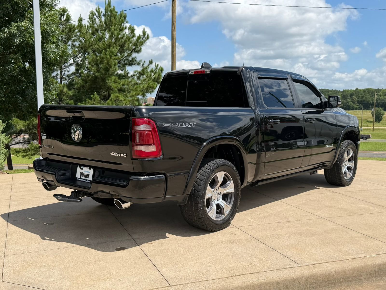 Used 2022 RAM 1500 Laramie w/ Sport Appearance Package AWD/4WD image 6