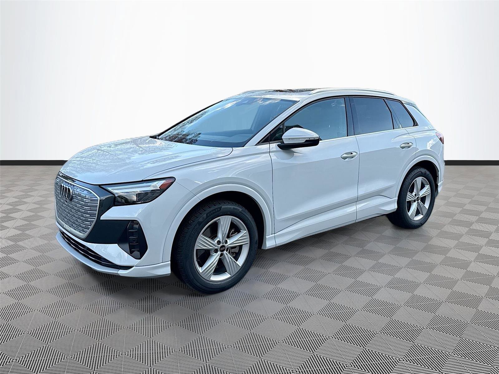 Used 2022 Audi Q4 e-tron Premium w/ Convenience Package AWD/4WD image 3