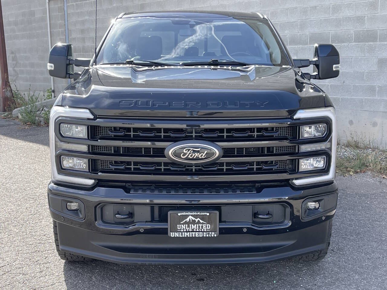 Used 2023 Ford F350 Lariat w/ Lariat Ultimate Package AWD/4WD image 2