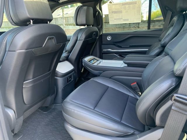 New 2026 Lincoln Navigator Reserve w/ Jet Appearance Package image 18