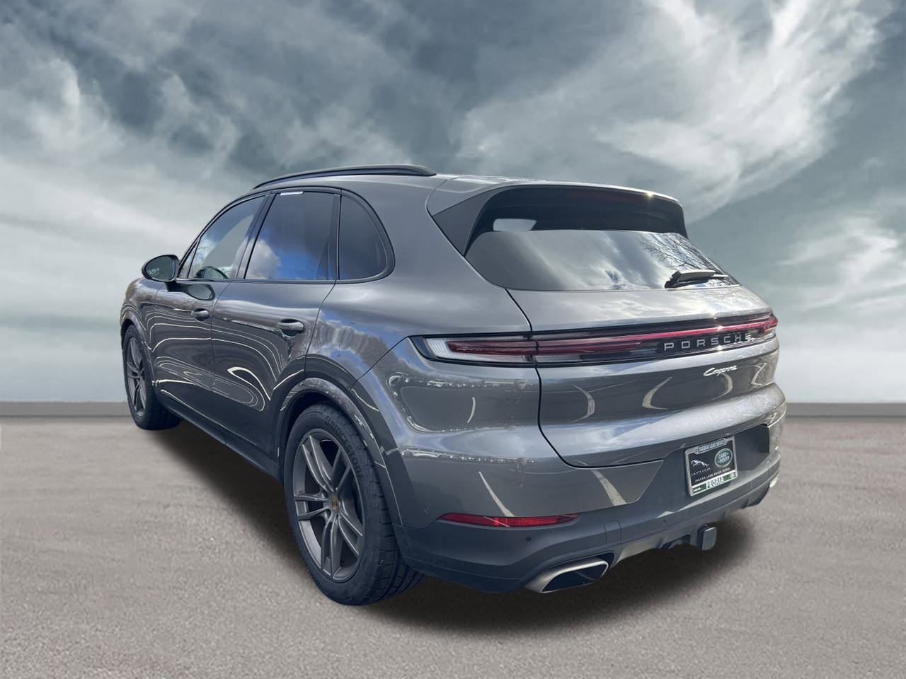 Used 2024 Porsche Cayenne image 3
