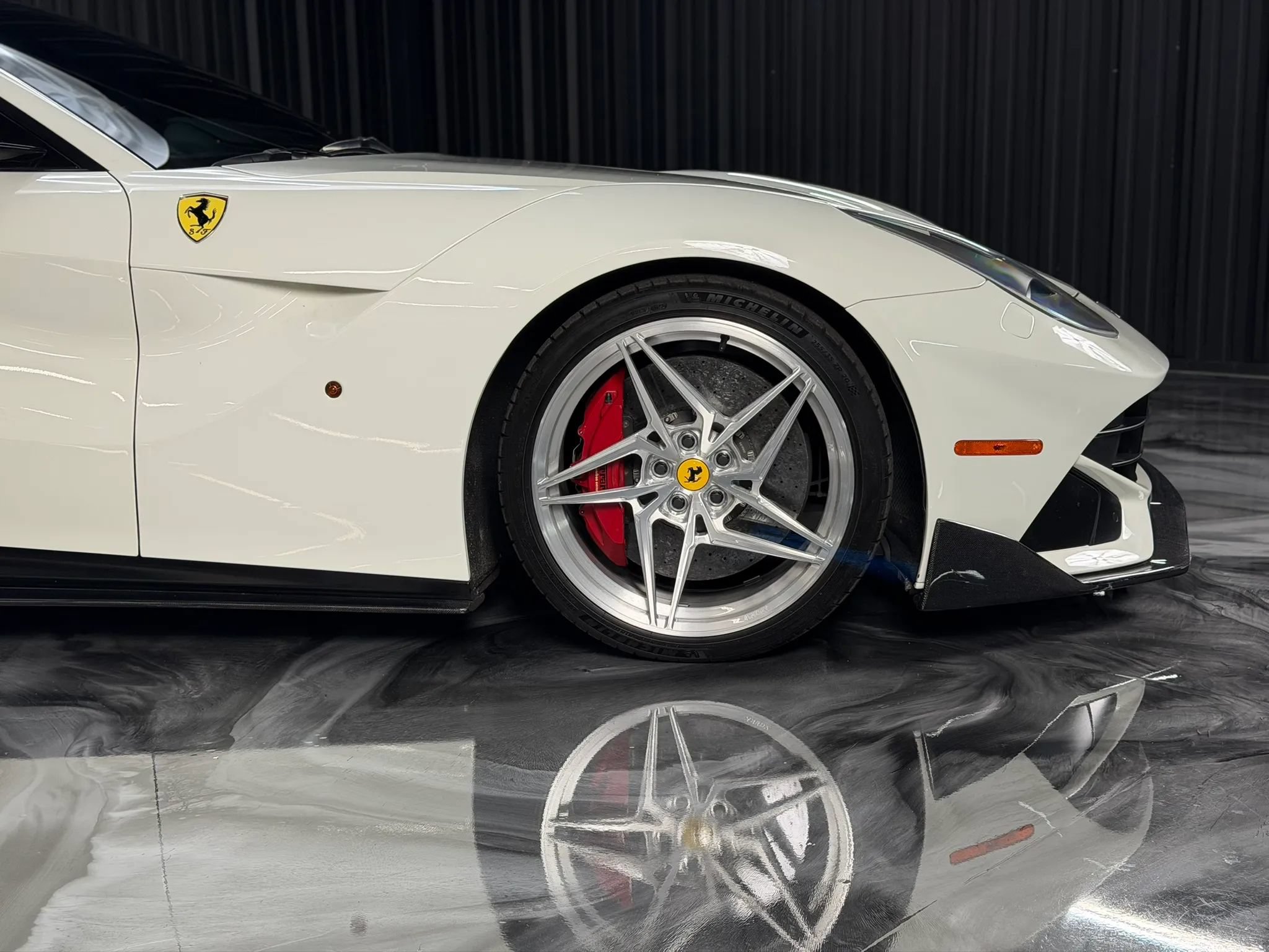 Used 2015 Ferrari F12 Berlinetta RWD image 17