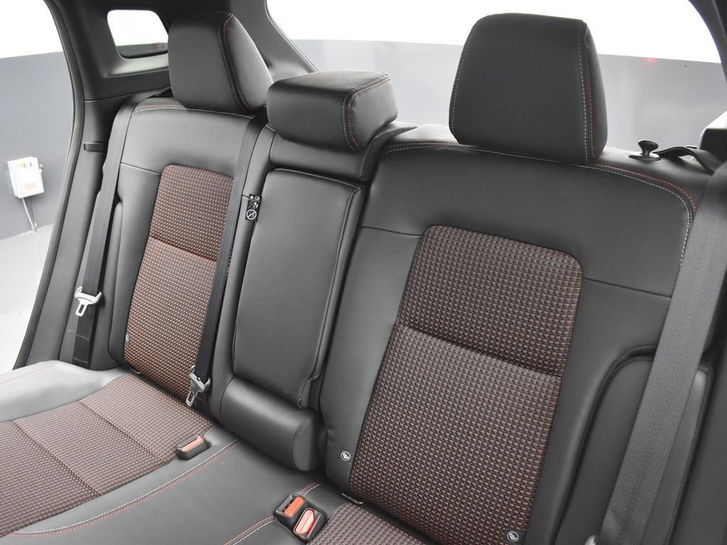 New 2026 Nissan Kicks SR w/ SR Premium Package FWD image 17
