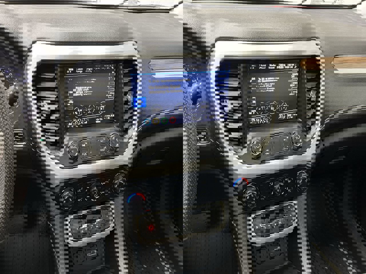 Certified 2023 GMC Acadia SLE w/ Driver Convenience Package image 20