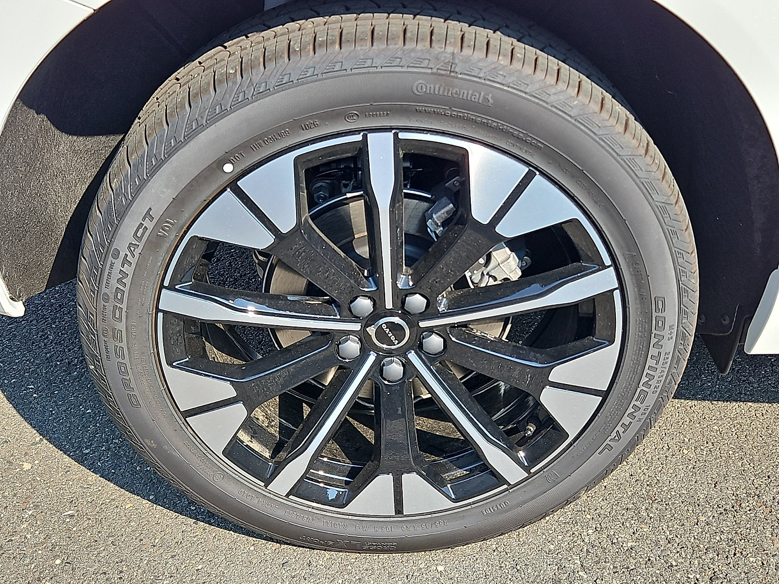 New 2026 Volvo XC60 B5 Plus w/ Climate Package AWD/4WD image 7