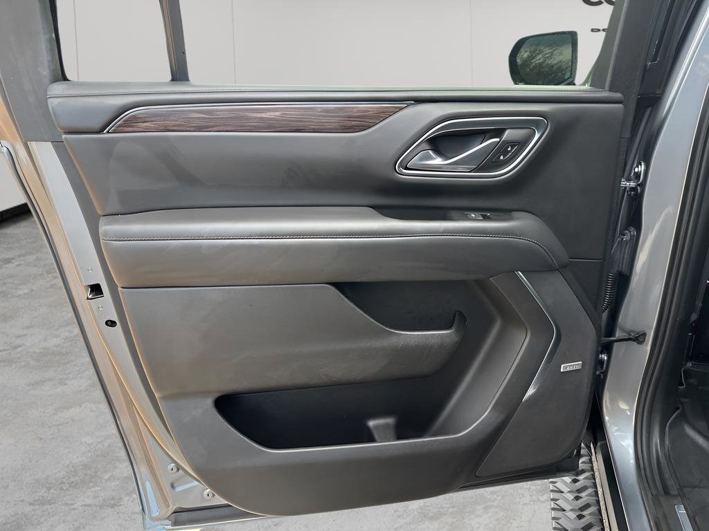 Used 2022 Chevrolet Suburban Z71 image 17