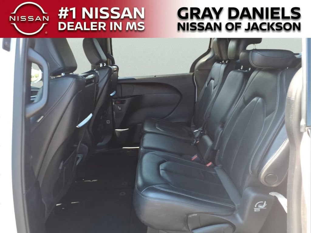 Used 2020 Chrysler Pacifica Touring-L Plus FWD image 25