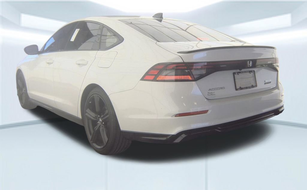Used 2023 Honda Accord Sport image 4