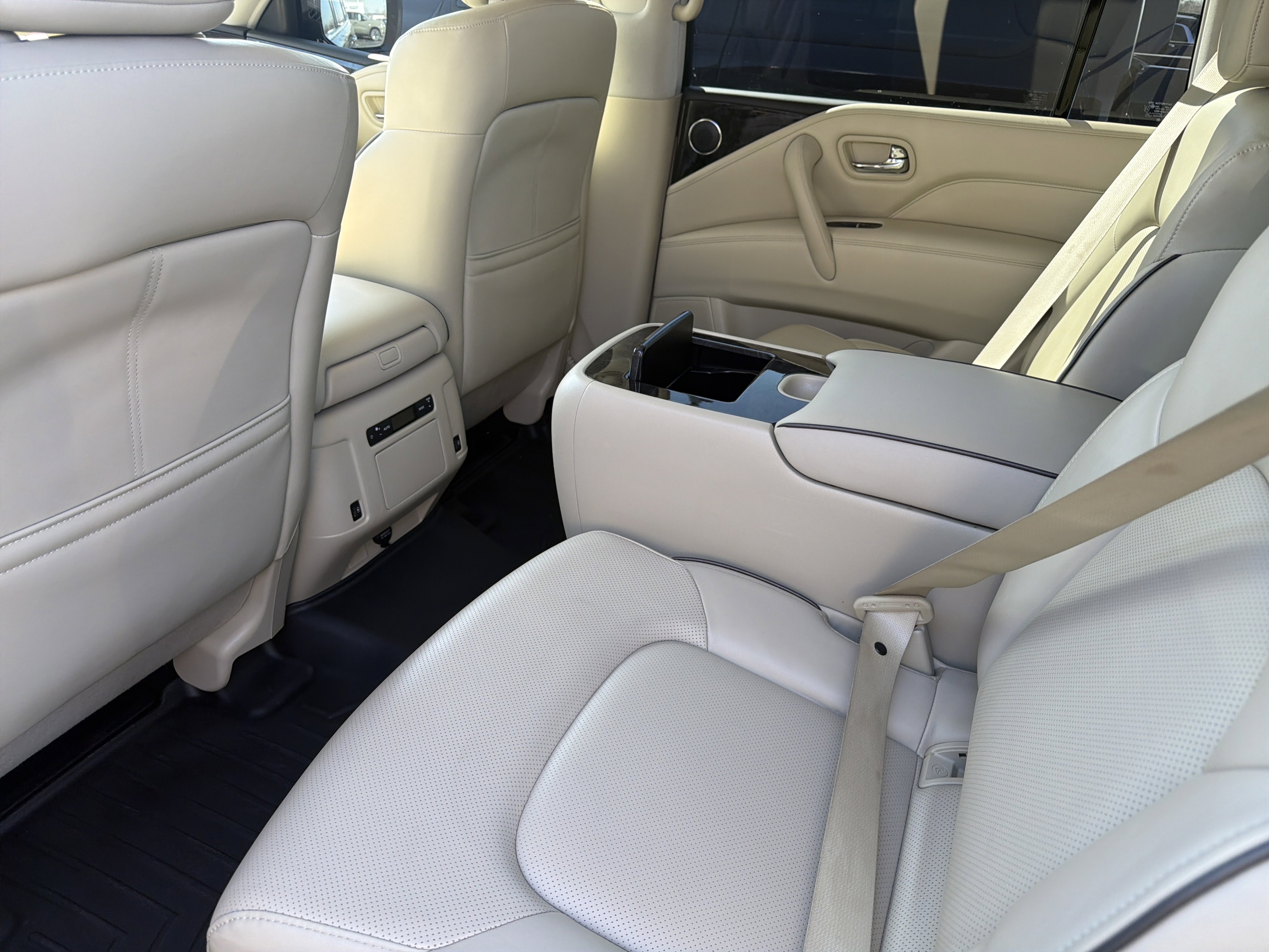 Used 2023 INFINITI QX80 Luxe w/ All-Season Package image 13