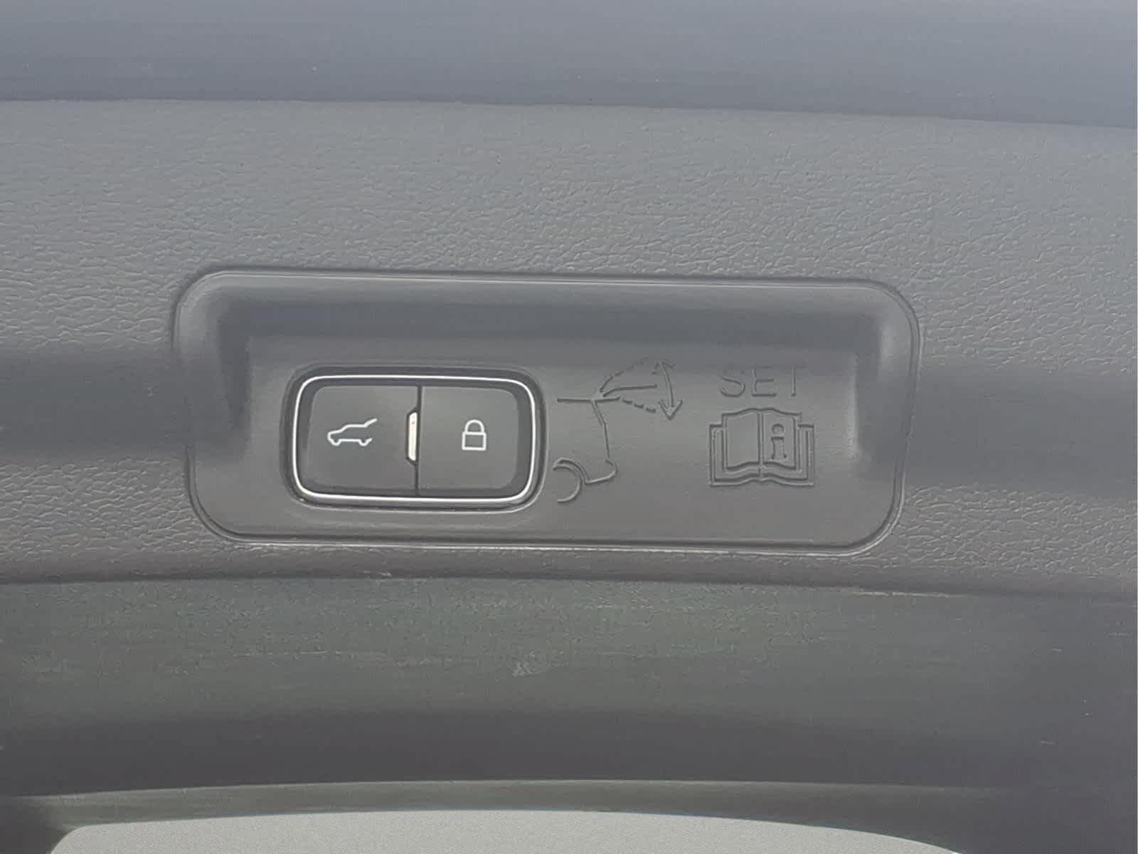 Used 2020 Ford Explorer XLT w/ Equipment Group 202A AWD/4WD image 7