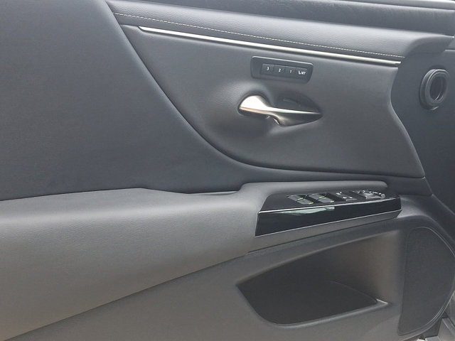 Certified 2023 Lexus ES 300h w/ Premium Package FWD image 13