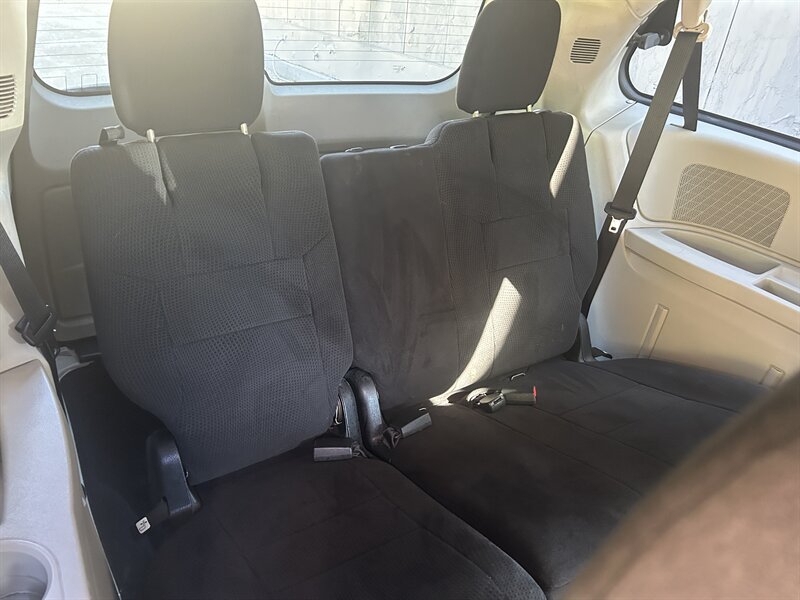 Used 2012 Dodge Grand Caravan SXT FWD image 12