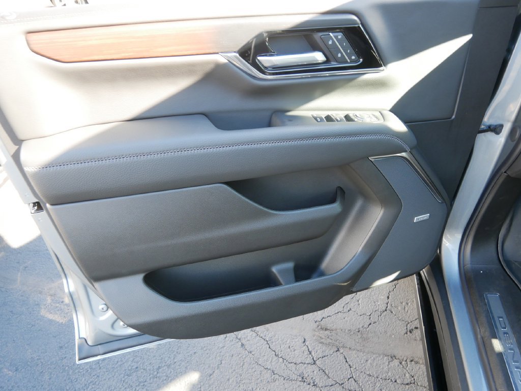 New 2026 GMC Yukon XL Denali w/ Sun & Power Step Package AWD/4WD image 9