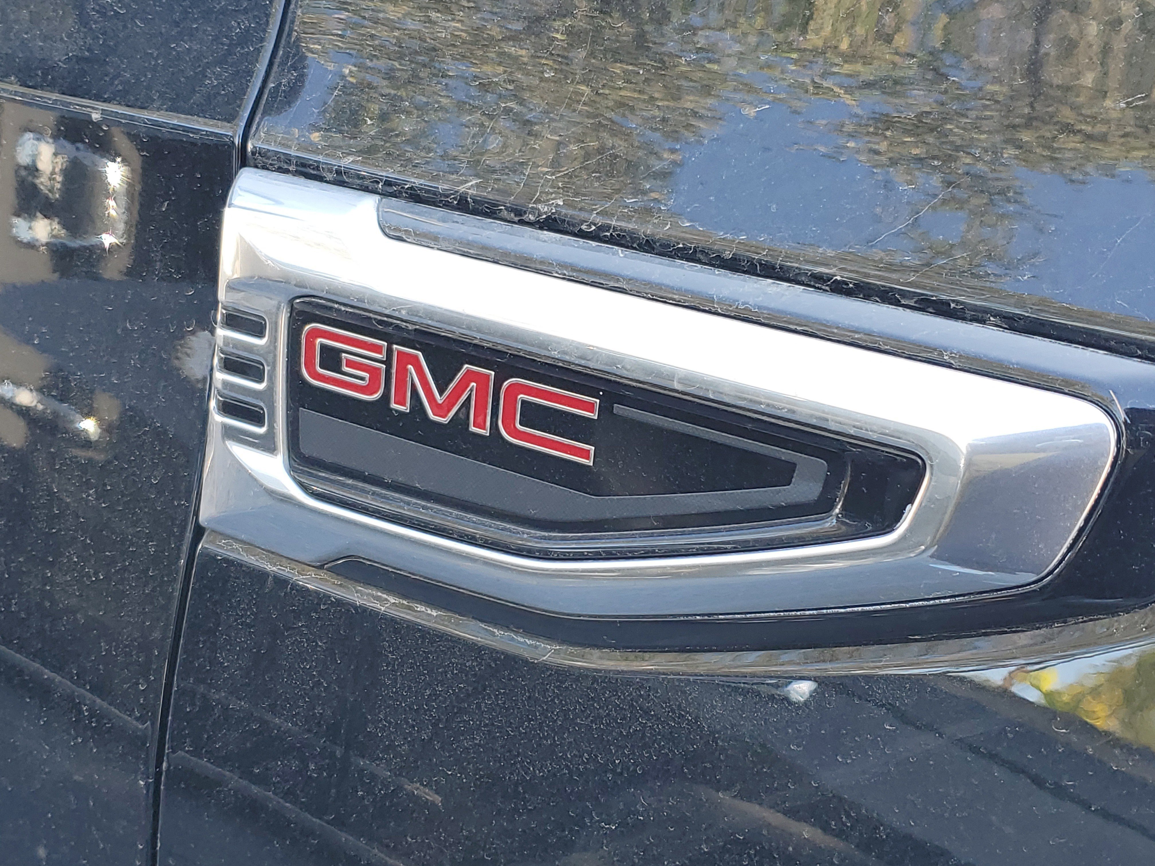 Used 2025 GMC Yukon Denali image 2