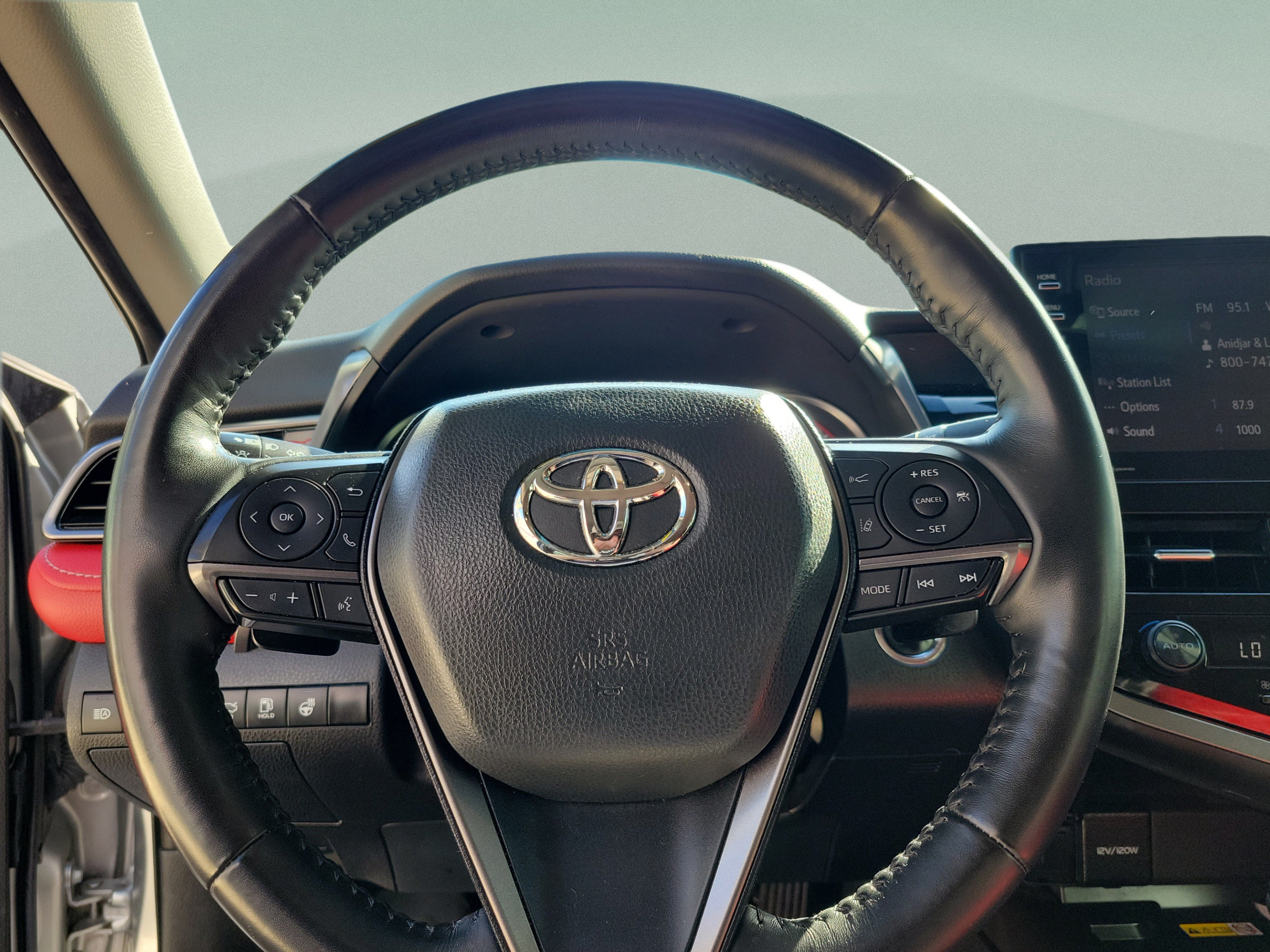 Used 2022 Toyota Camry XSE FWD image 9