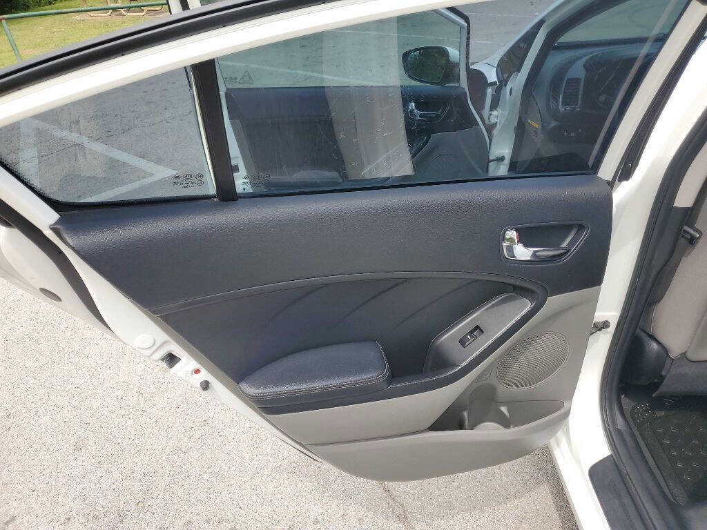 Used 2014 Kia Forte LX image 17