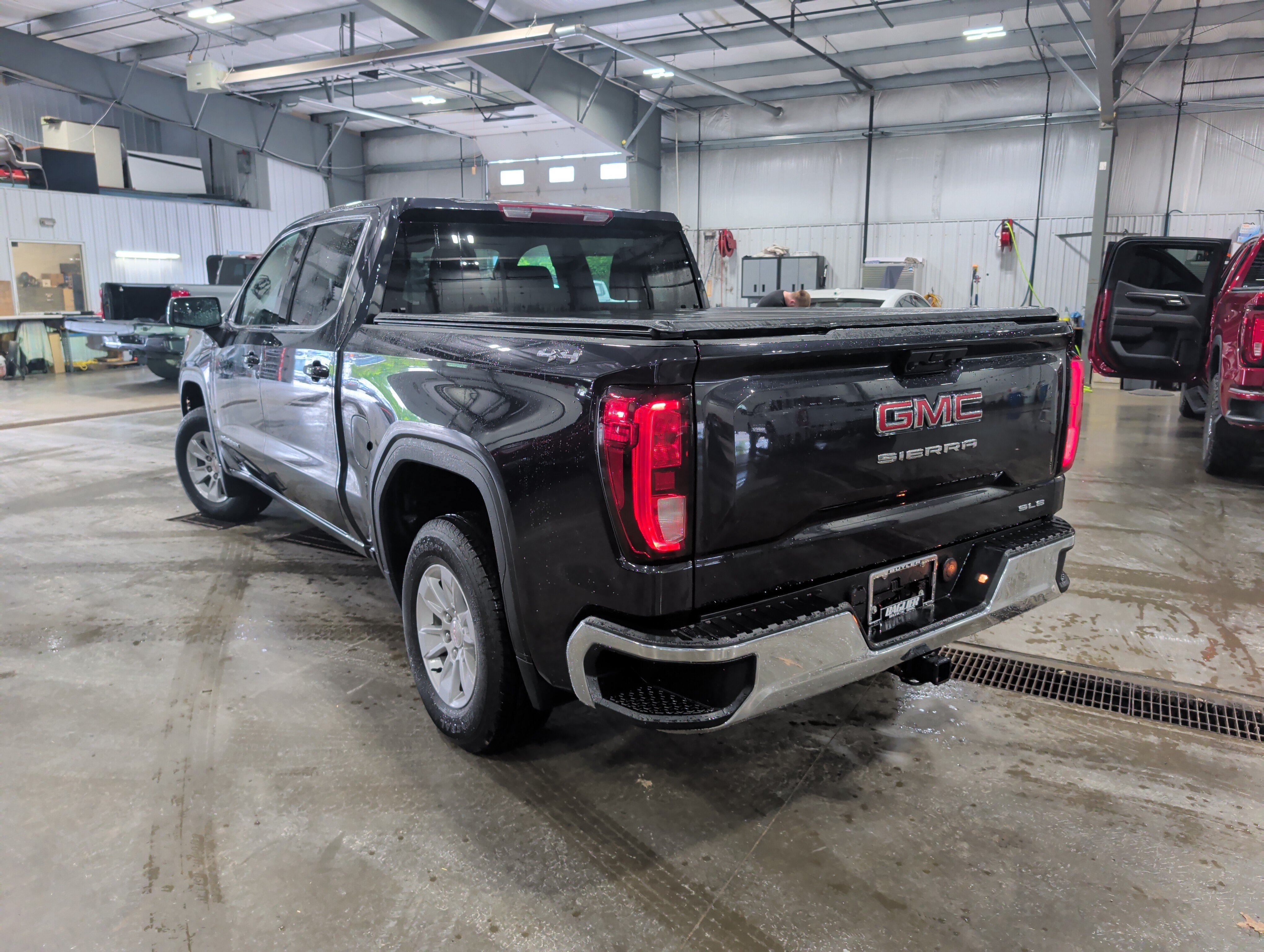 Used 2023 GMC Sierra 1500 SLE AWD/4WD image 4