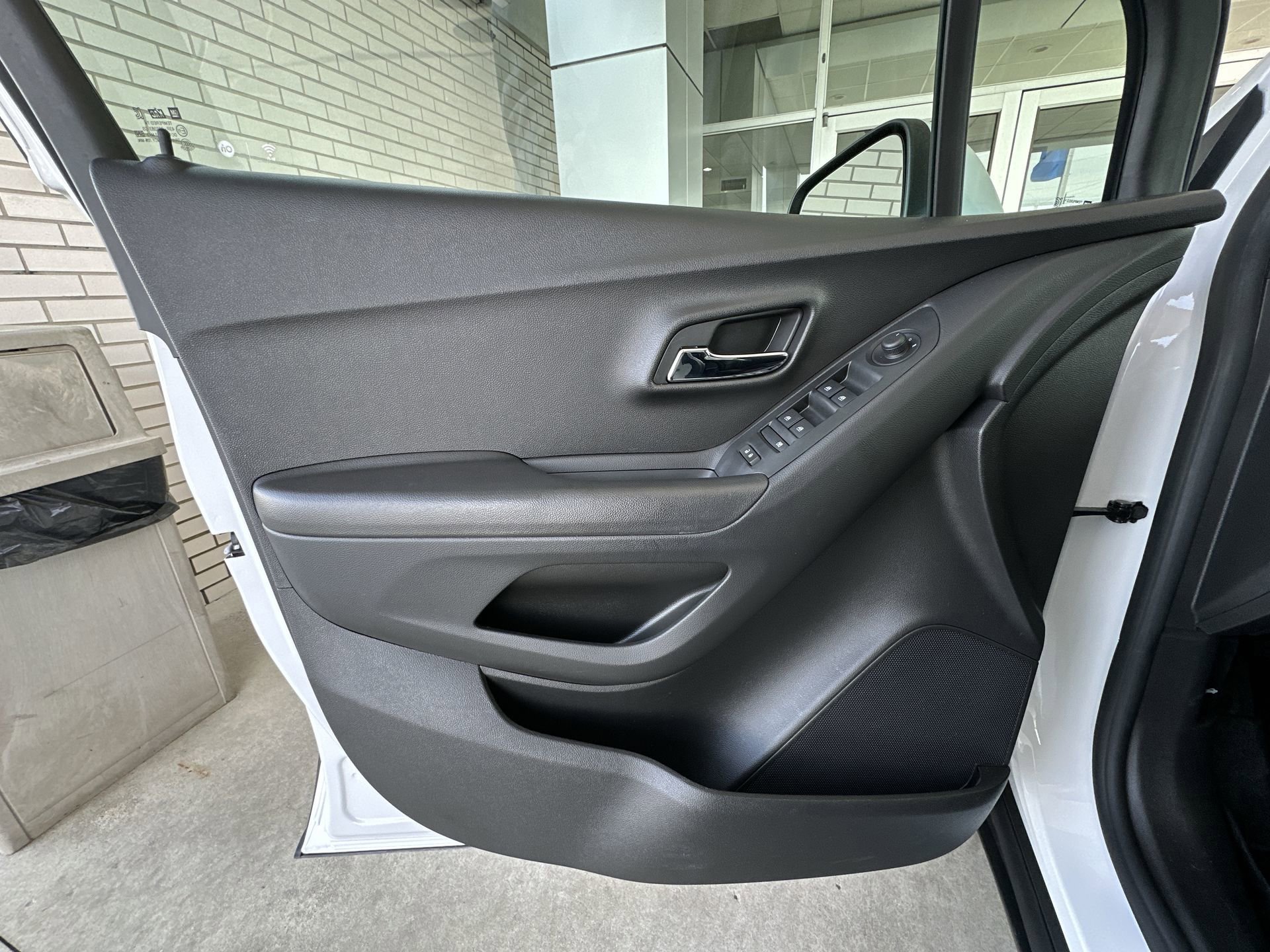 Used 2020 Chevrolet Trax LT w/ LT Convenience Package FWD image 20