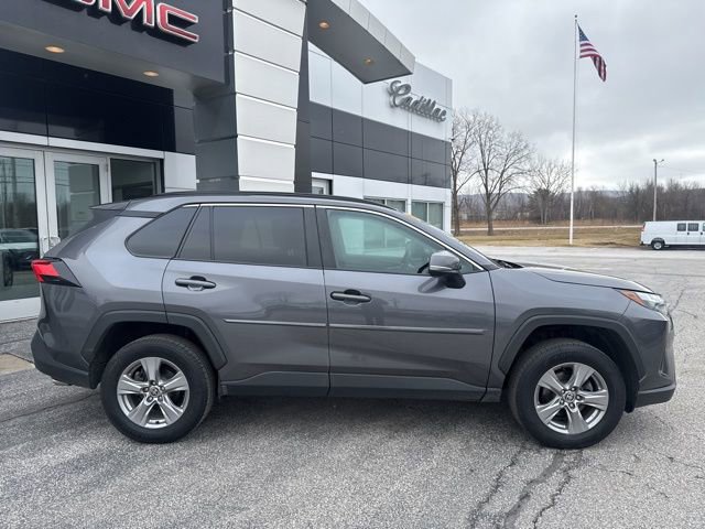 Used 2022 Toyota RAV4 XLE AWD/4WD image 8